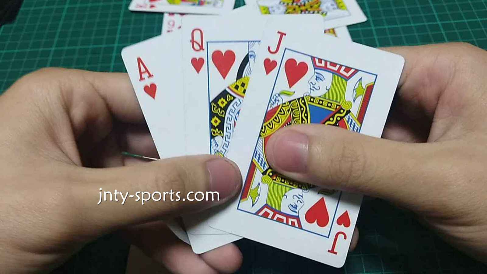 在平博体育快速玩起棋牌游戏《越南扑克》经典比大小